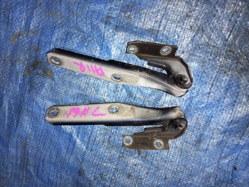 крепление капота AUDI A6 4B2 -