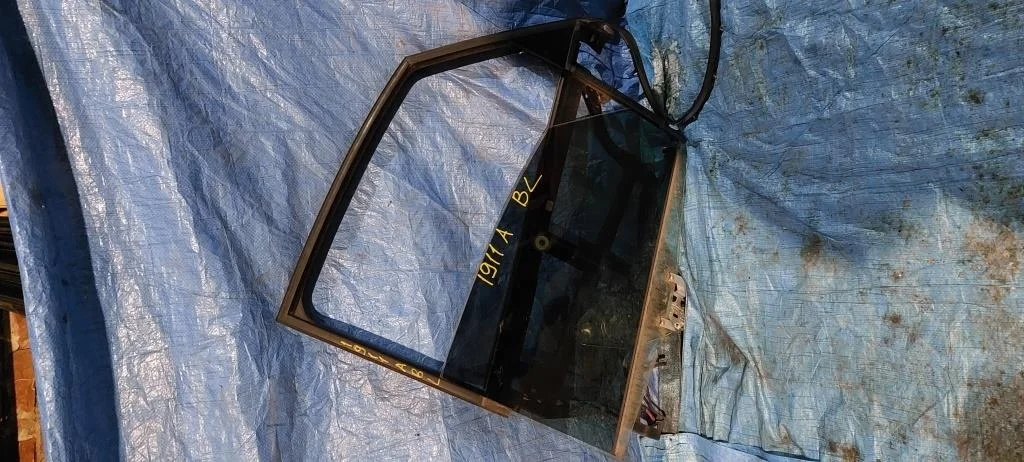 стекло AUDI A6 4B2 -