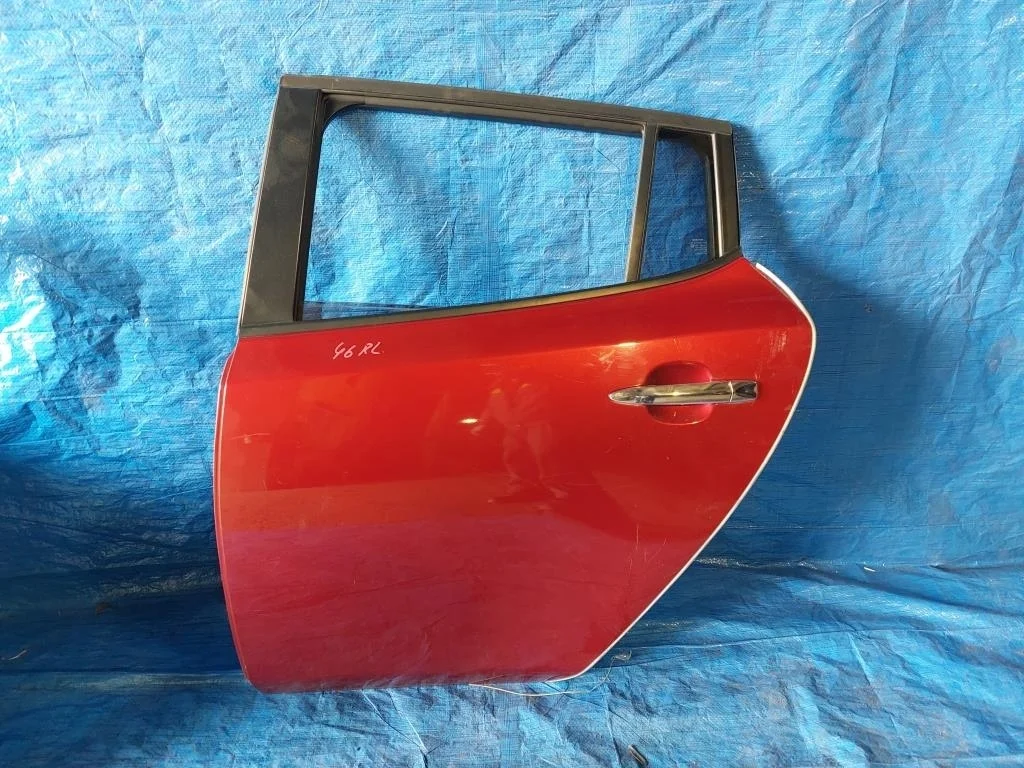 дверь NISSAN LEAF AZE0 EM57
