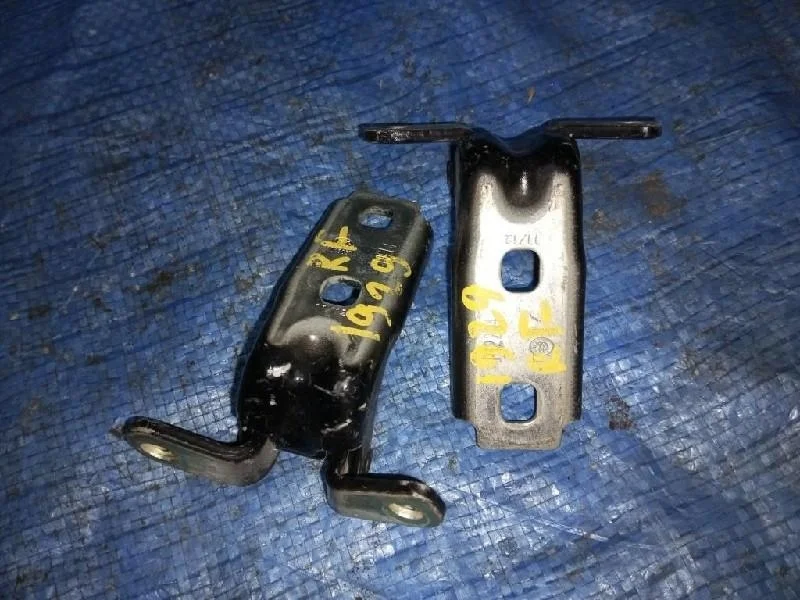 петли двери CADILLAC CTS - LFW