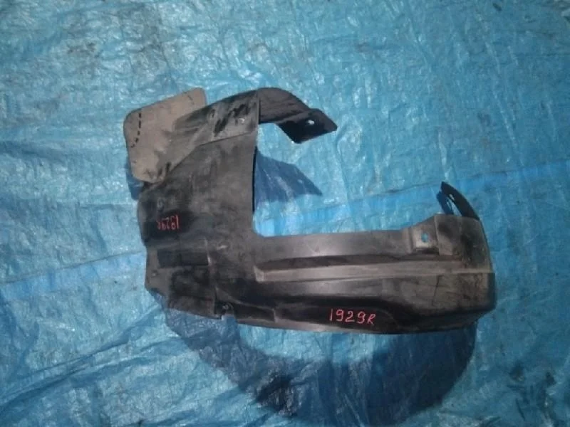 подкрылок CADILLAC CTS - -