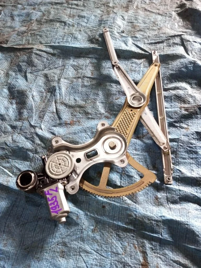 стеклоподъемник TOYOTA COROLLA RUNX NZE121 -