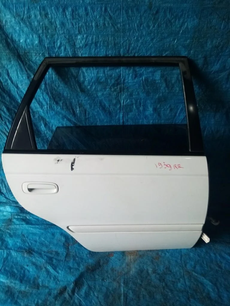 дверь TOYOTA CALDINA ST210 -