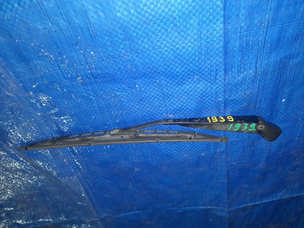 дворник 5-й двери TOYOTA CALDINA ST210 -