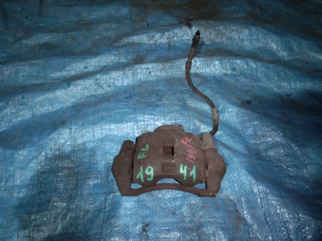 суппорт MAZDA PREMACY CP8W FP F GAZR3399Z