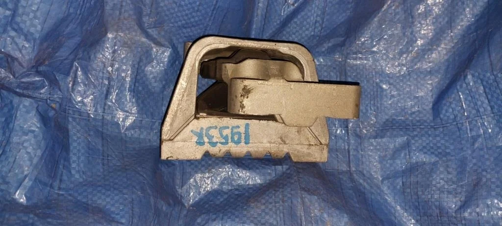 подушка двигателя VOLKSWAGEN TOURAN 1T1 AXW, BLR, BLX, BVY