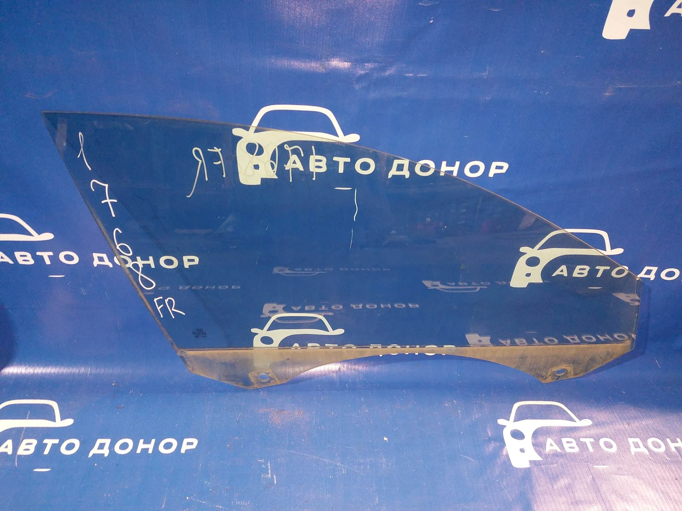 стекло AUDI A6 4F2 -