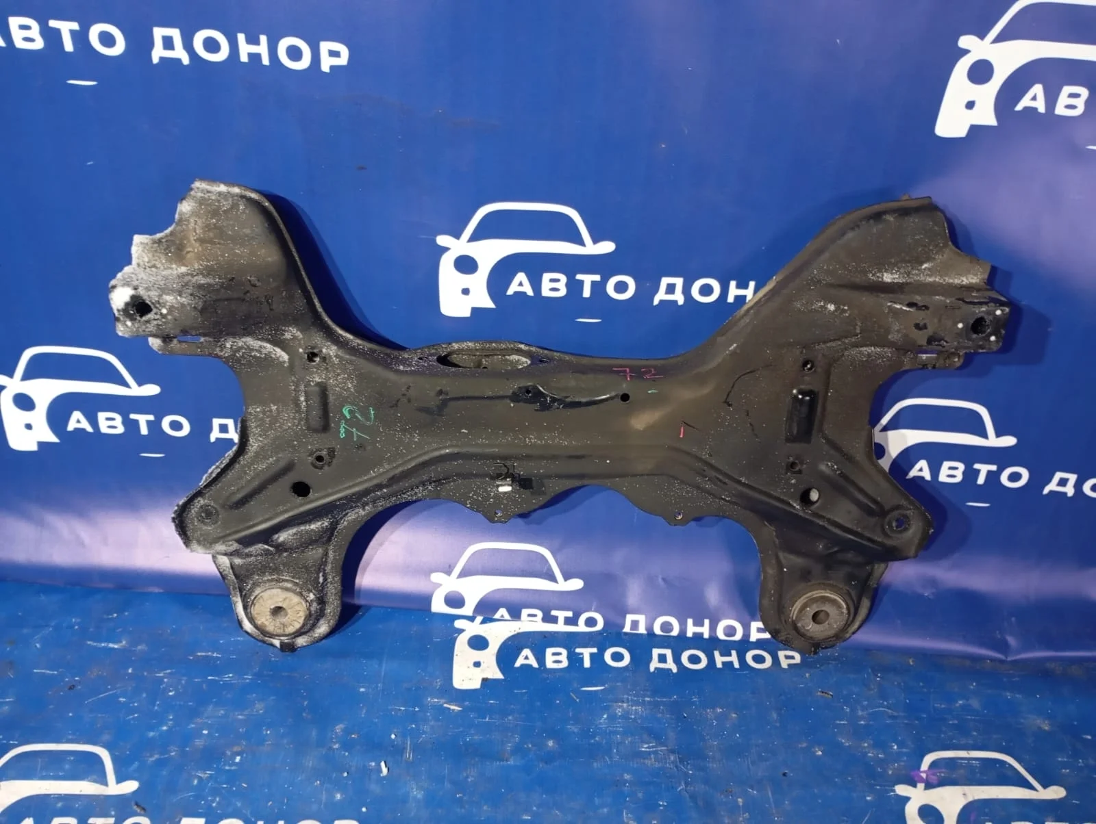 балка под двс VOLKSWAGEN BORA 1J2 AUE