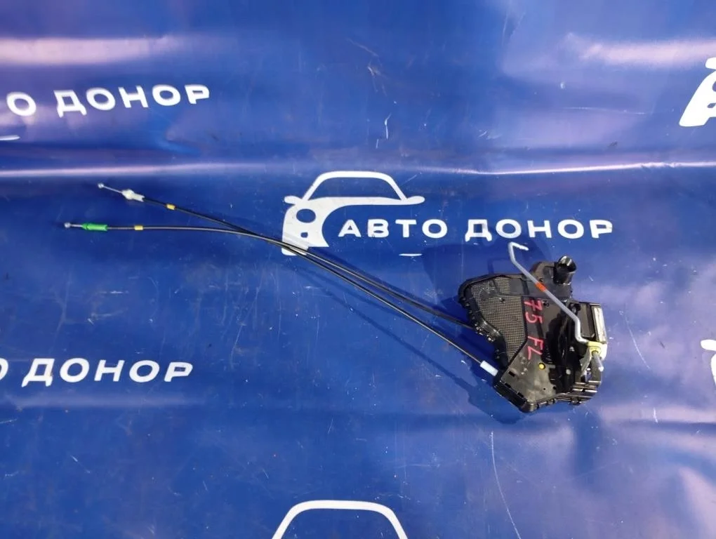 замок двери TOYOTA AURIS NZE151 1NZFE