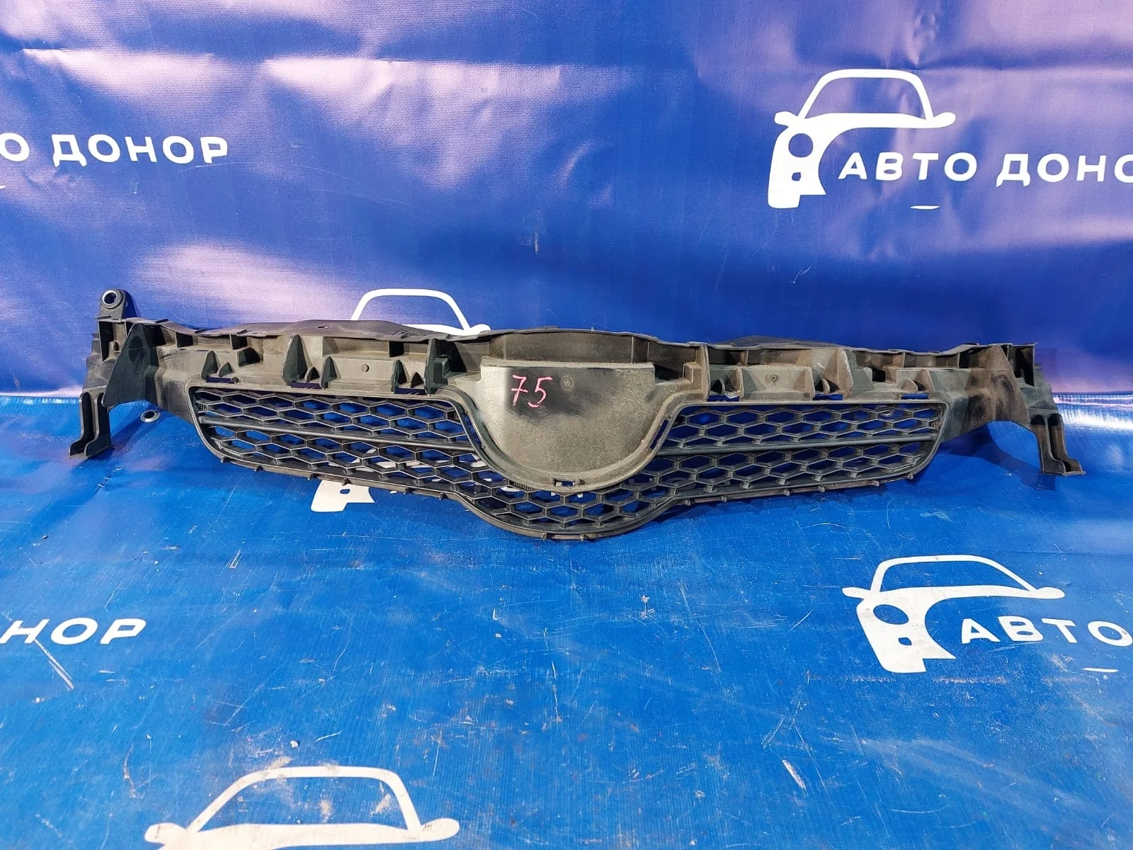 решетка радиатора TOYOTA AURIS NZE151 1NZFE