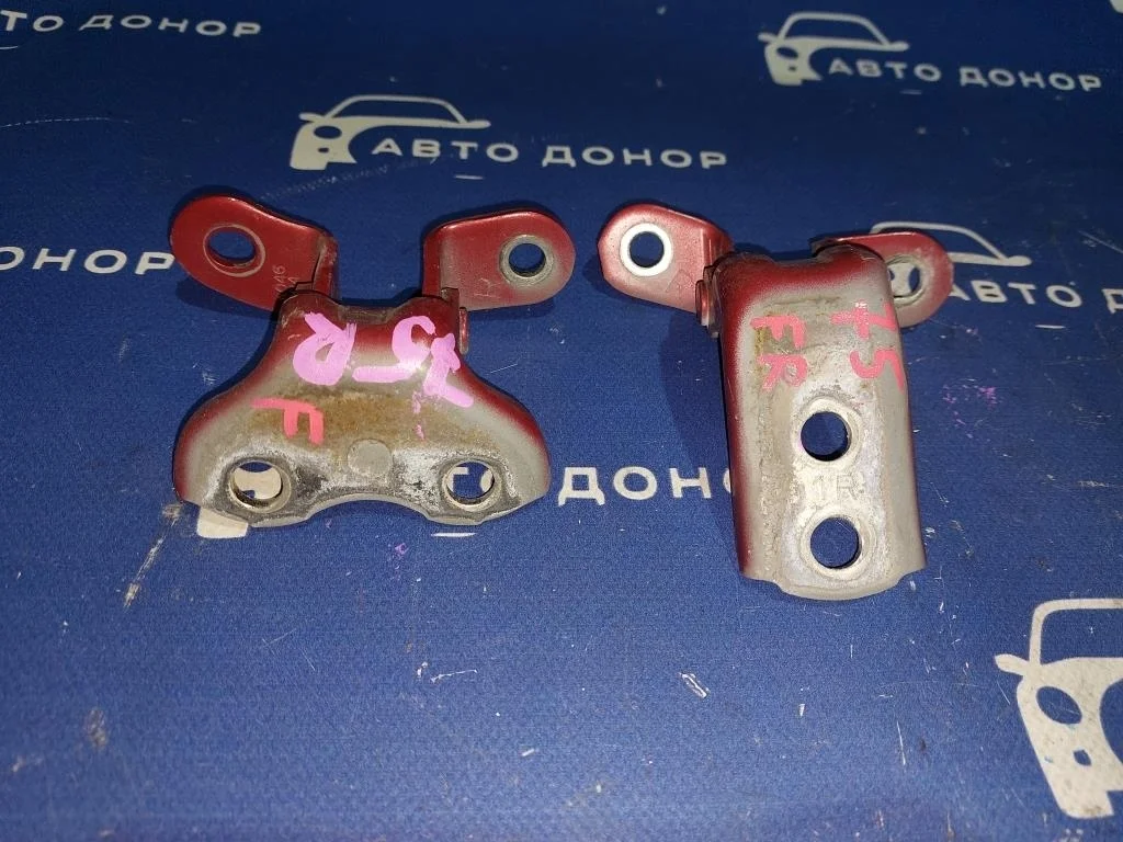 петли двери TOYOTA AURIS NZE151 1NZFE