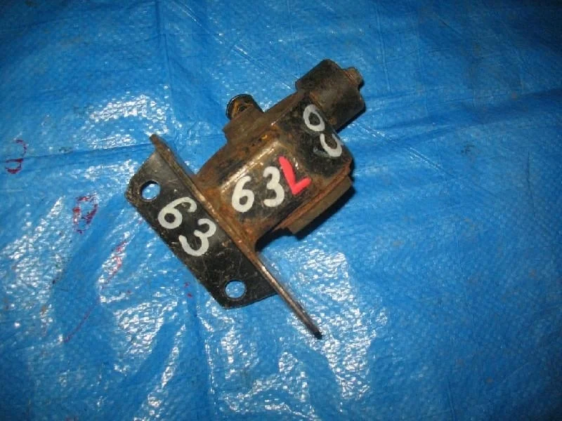 подушка двигателя TOYOTA COROLLA SPACIO ZZE124 1ZZFE