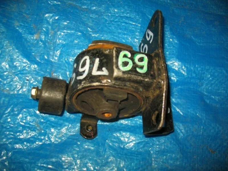 подушка двигателя TOYOTA COROLLA FIELDER ZZE122 1ZZFE