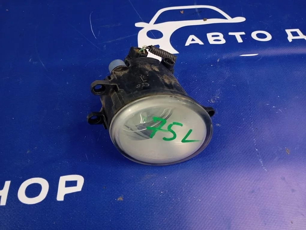 фара противотуманная TOYOTA AURIS NZE151 -