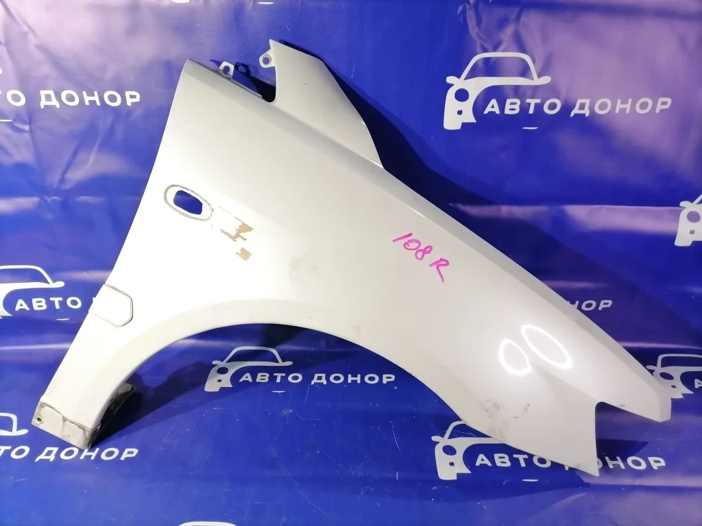 крыло MITSUBISHI CHARIOT GRANDIS N94W 4G64