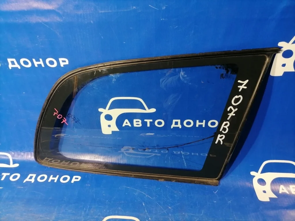 стекло боковое глухое TOYOTA CALDINA AT191 -