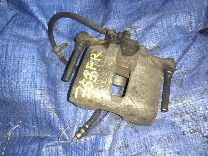 суппорт HONDA STEP WAGON RF1 -