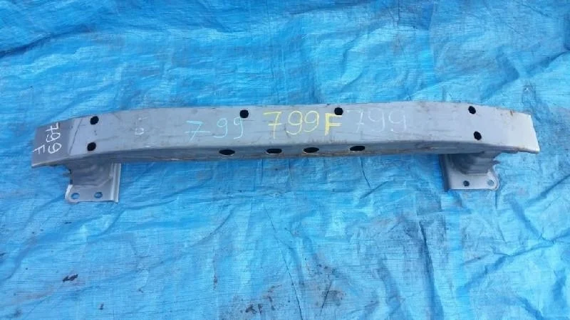 усилитель бампера TOYOTA AVENSIS AZT250 -