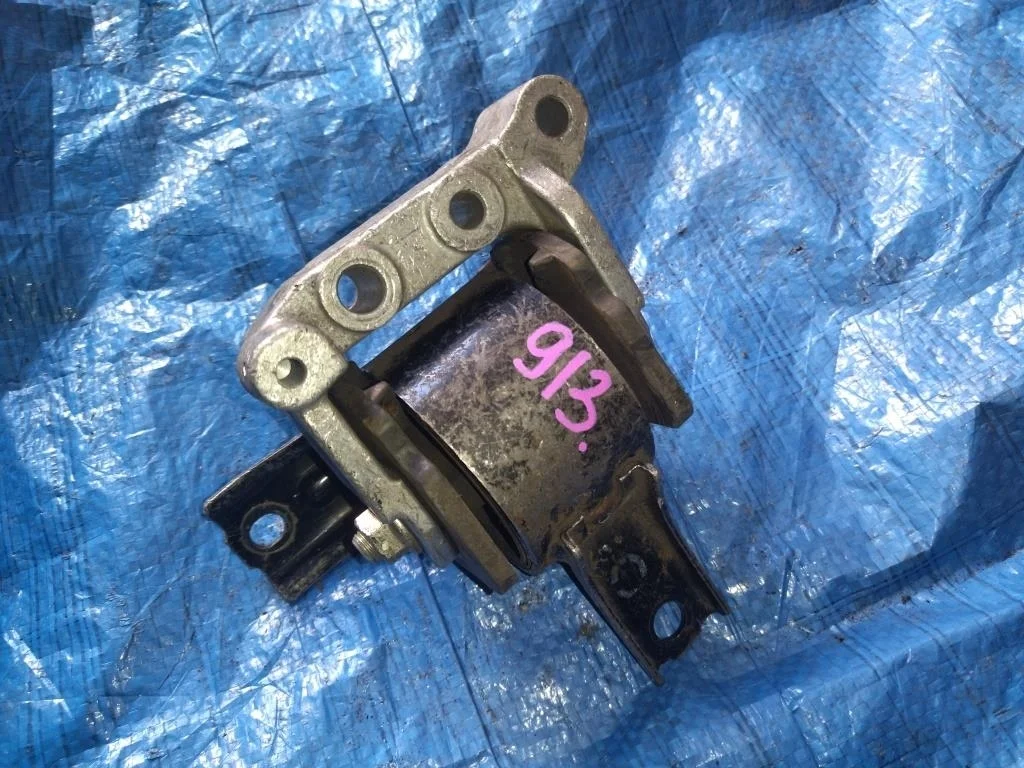 подушка двигателя MITSUBISHI GALANT FORTIS CY4A 4B11
