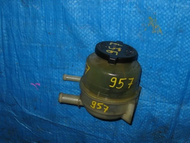 бачок гидроусилителя TOYOTA CAMRY ACV30 -