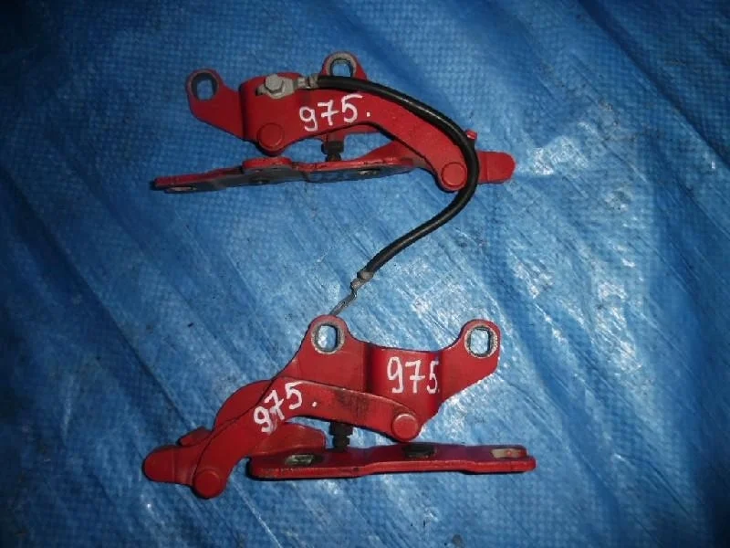 крепление капота BMW 1-Series E87 - - 41617210673, 41617210674