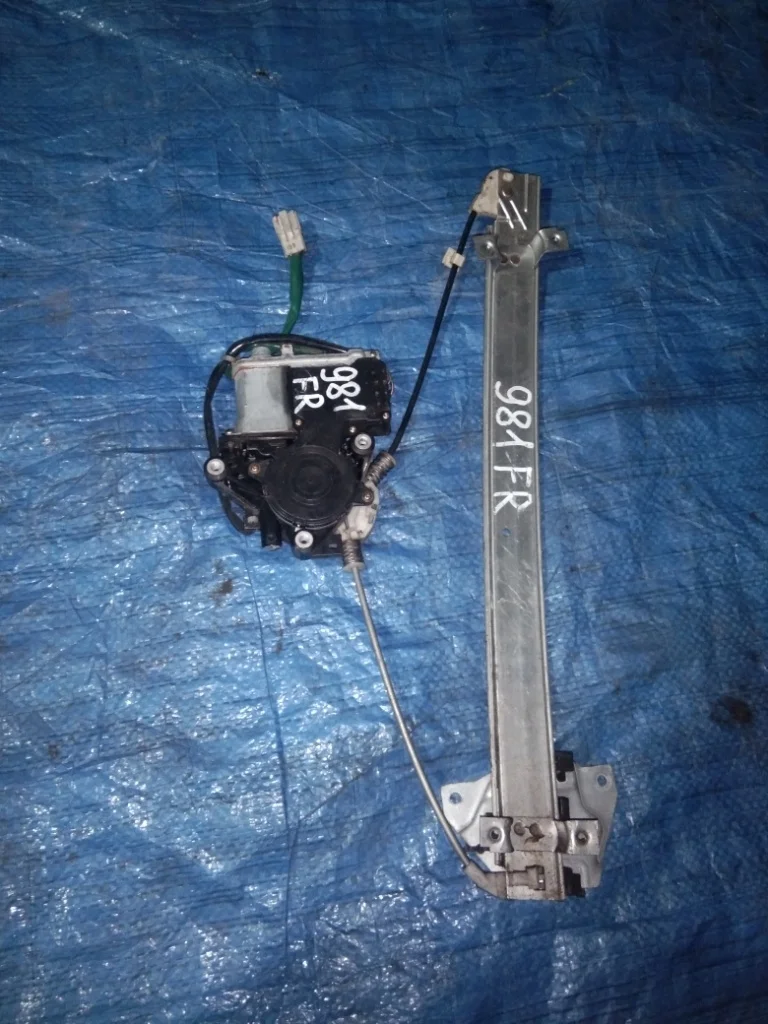 стеклоподъемник MITSUBISHI LEGNUM EC3W -