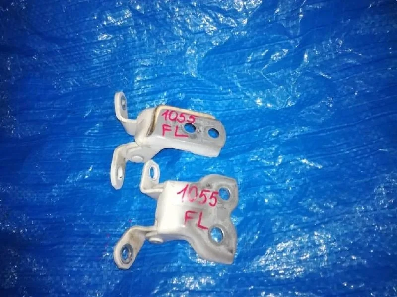 петли двери TOYOTA IST NCP60 -