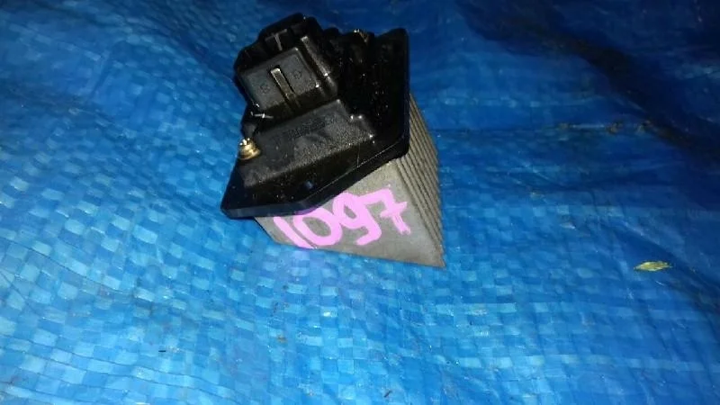 резистор отопителя MAZDA CAPELLA GF8P - - _x000D_
GE4V61B15