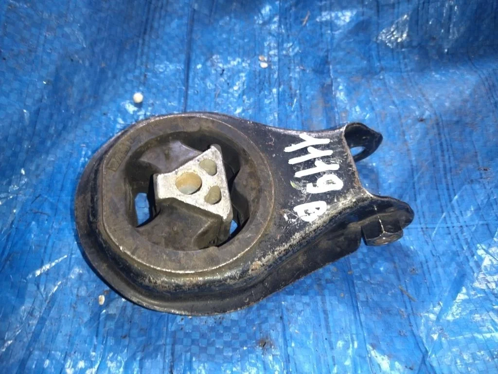 подушка двигателя MAZDA PREMACY CREW LFVD