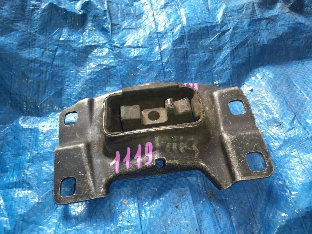 подушка двигателя MAZDA PREMACY CREW LFVD