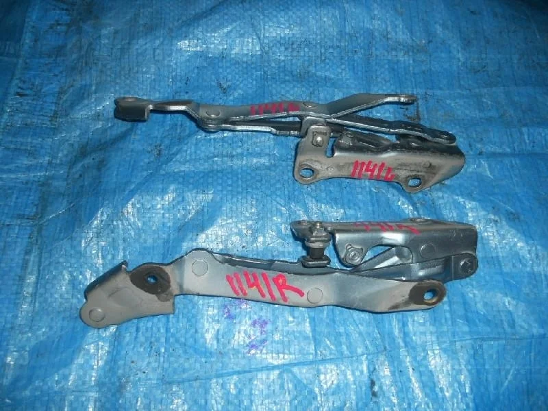 петля крышки багажника MITSUBISHI GALANT FORTIS CY4A -