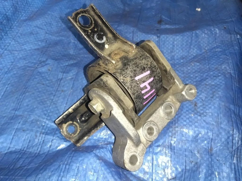подушка двигателя MITSUBISHI GALANT FORTIS CY4A 4B11