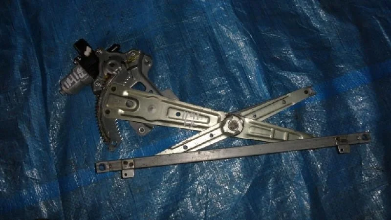 стеклоподъемник MITSUBISHI GALANT FORTIS CY4A -