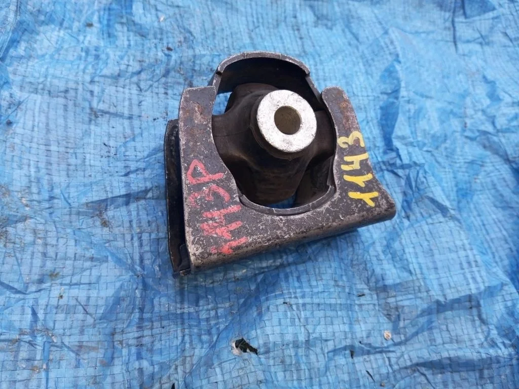 подушка двигателя TOYOTA AURIS ZRE152 2ZRFE