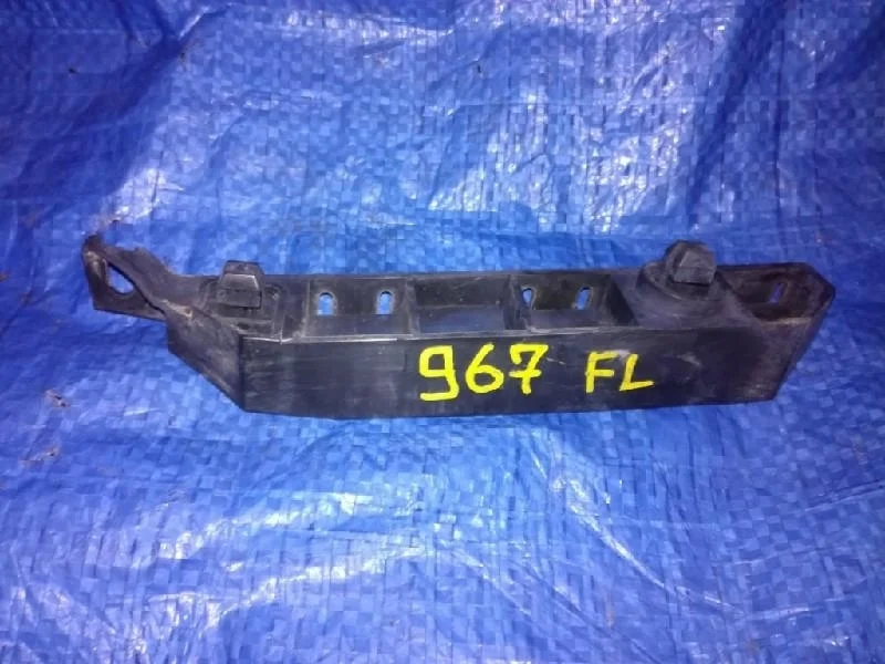 крепление бампера HONDA CIVIC ES2 -