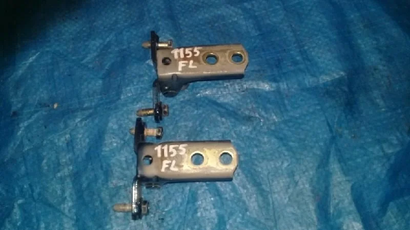 петли двери MITSUBISHI LANCER CS2A -