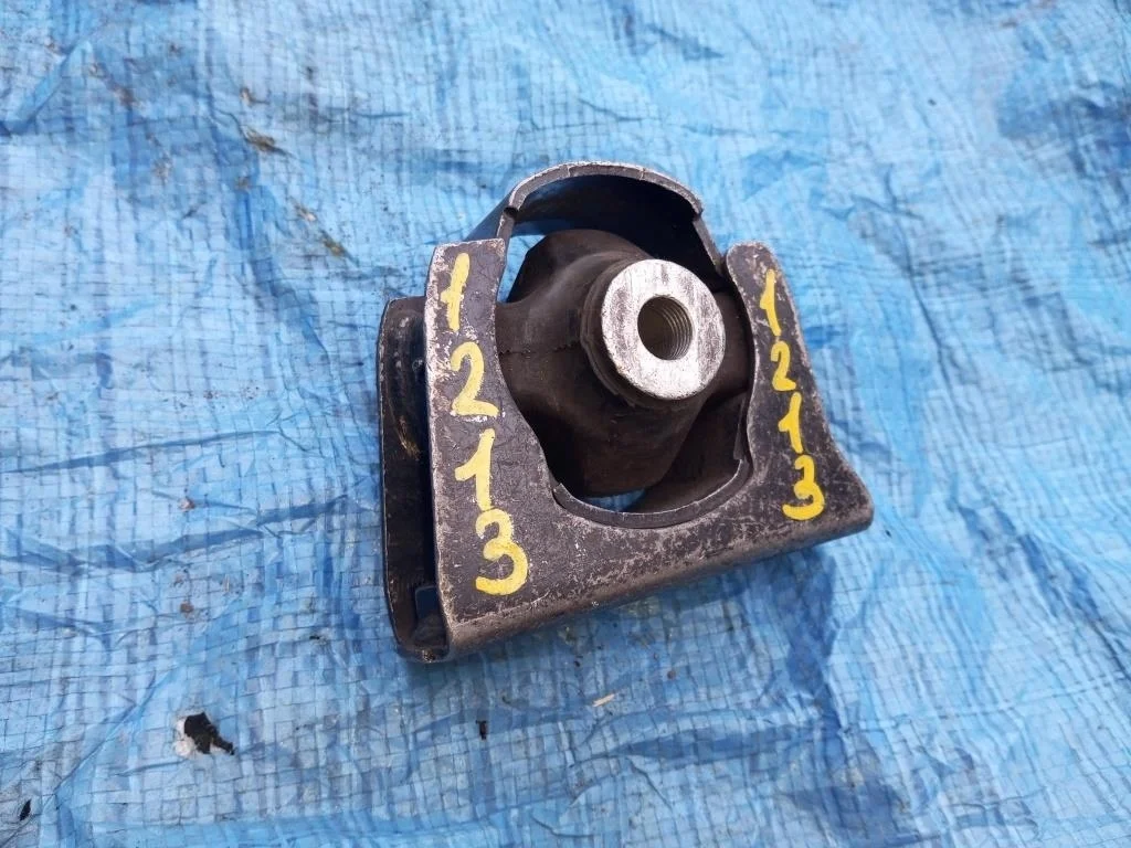 подушка двигателя TOYOTA RAV4 ACA31W 2AZFE