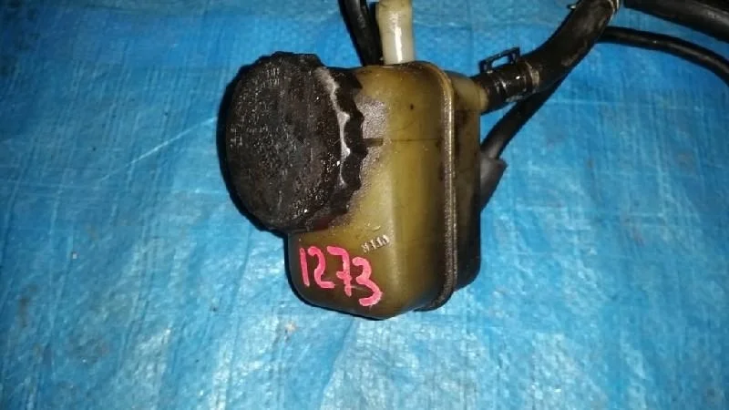 бачок гидроусилителя TOYOTA CORONA ST190 4SFE