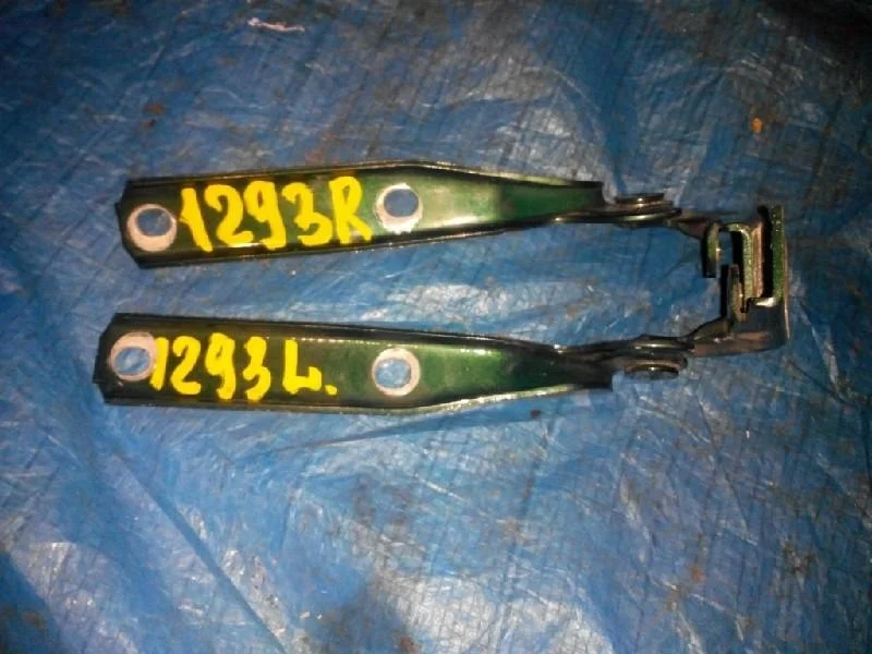 крепление капота VOLKSWAGEN PASSAT 3B2 - - 3B0823301, 3B0823302