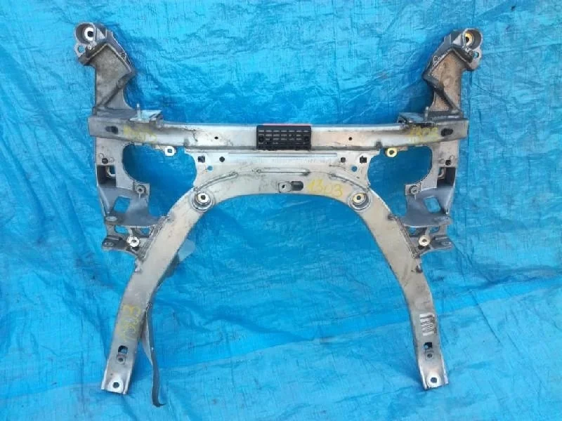 балка под двс BMW 5-Series E61 -