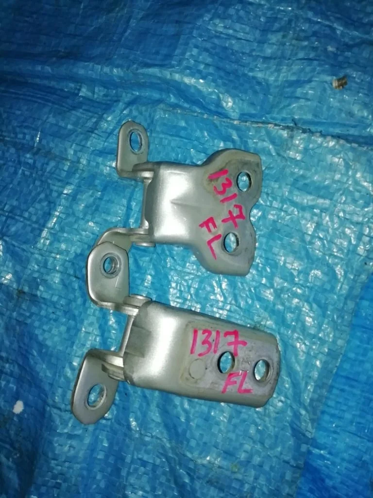 петли двери TOYOTA COROLLA NZE121 -