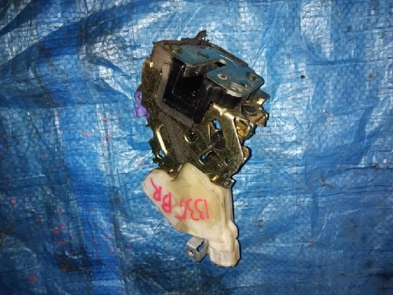 замок двери NISSAN WINGROAD WHNY11 - R 82502AA210