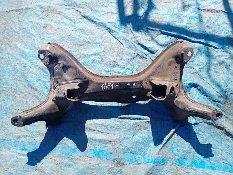 балка под двс TOYOTA CORONA CT195 2C