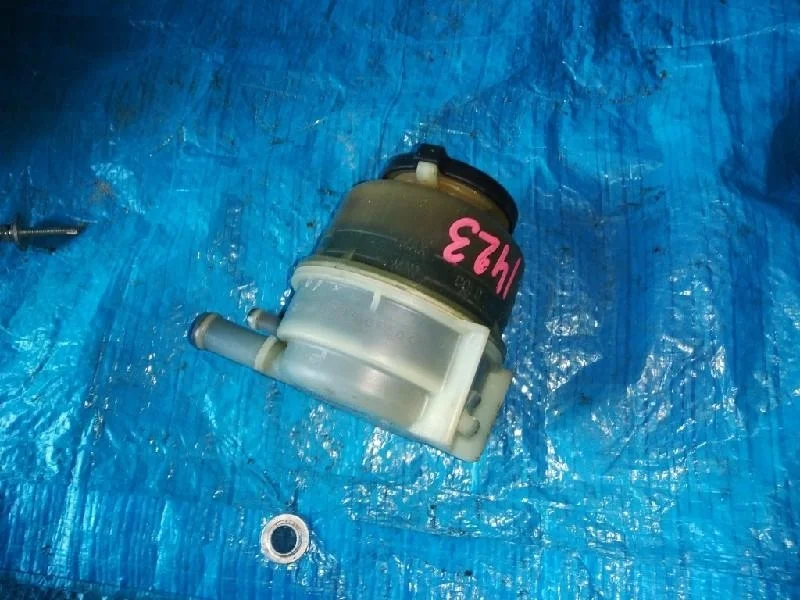 бачок гидроусилителя TOYOTA CAMRY ACV30 -