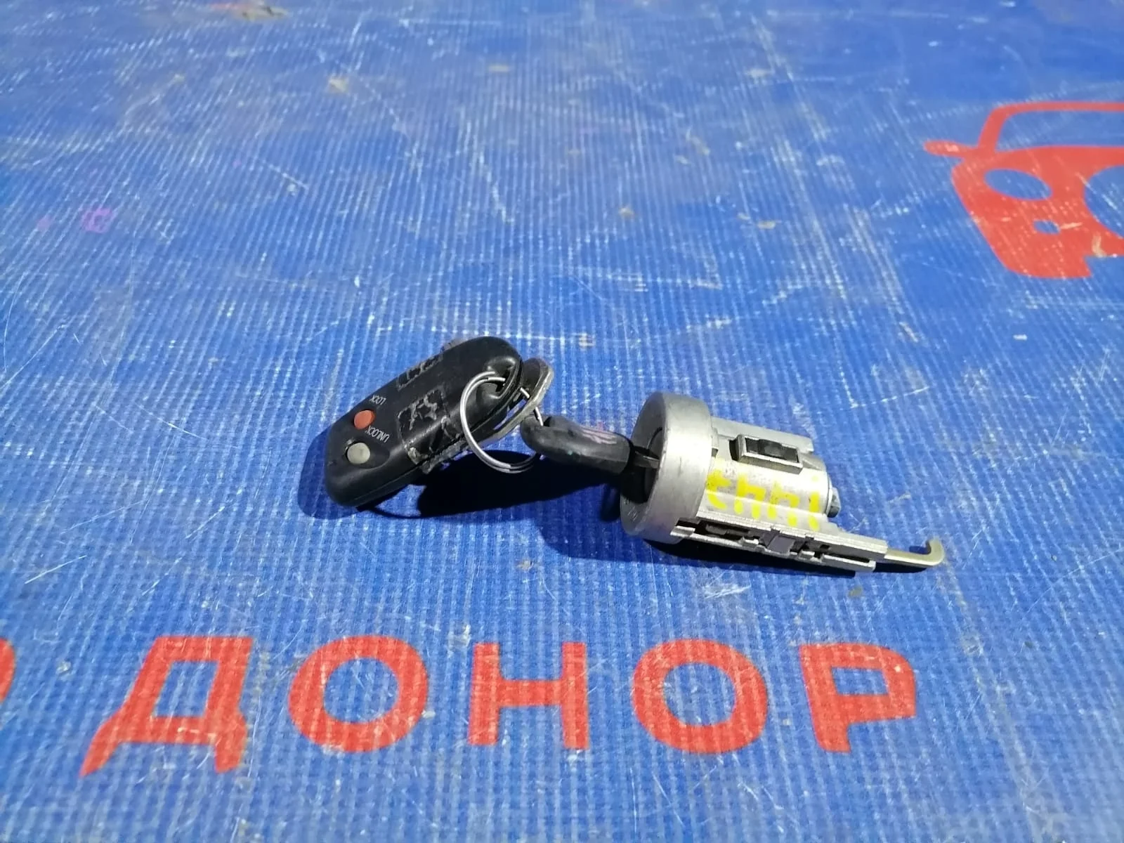 замок зажигания MITSUBISHI CHARIOT N44W - - MB686023