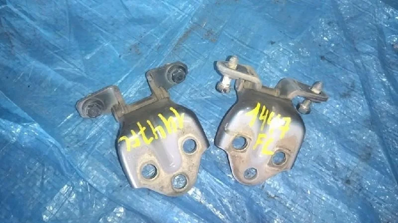 петли двери MITSUBISHI CHARIOT N44W -