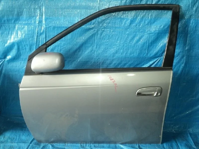 дверь TOYOTA PRIUS NHW10 -