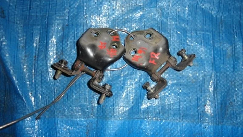 петли двери MITSUBISHI DIAMANTE F31A -