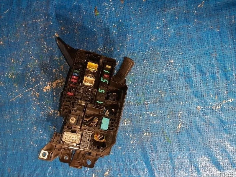 блок предохранителей TOYOTA RAV4 ACA36W 2AZFE