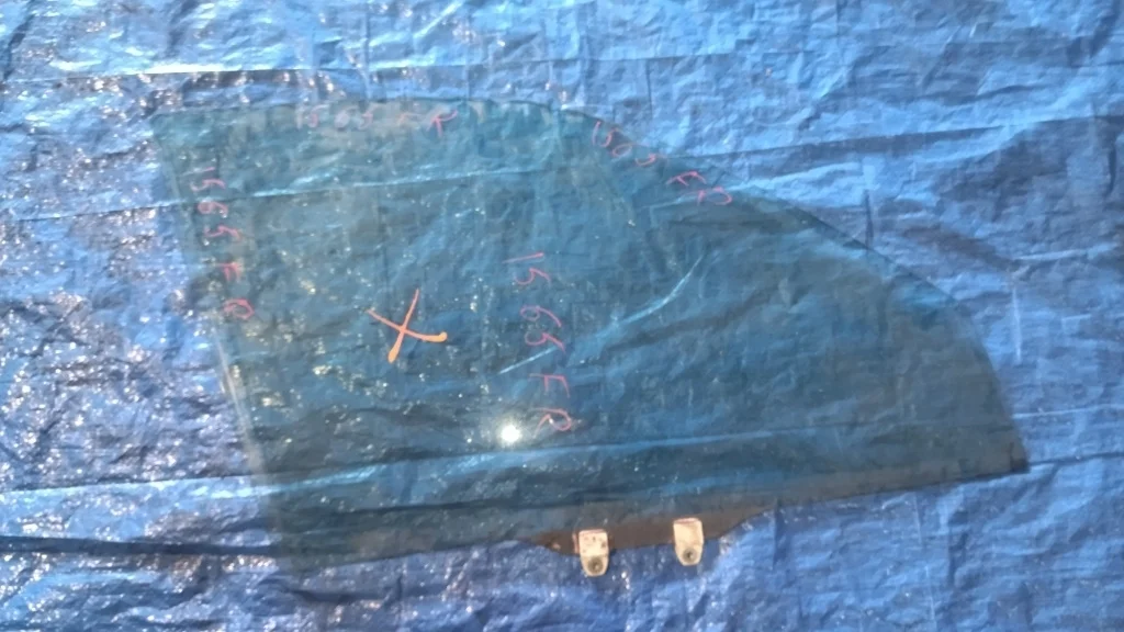 стекло TOYOTA HARRIER ACU30 -